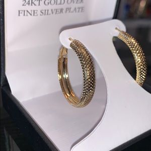 NWT boutique chunky gold hoops